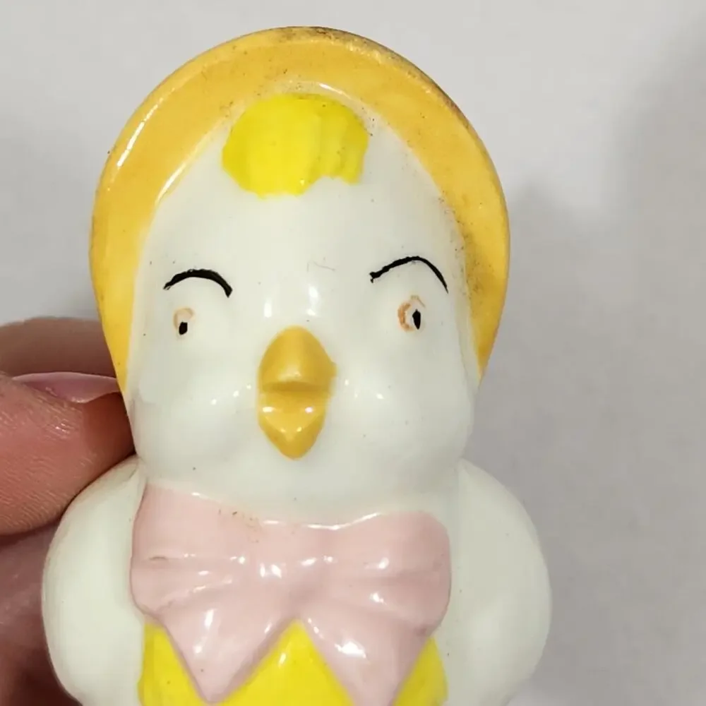 Vtg Anthropomorphic Mini Baby Chicks Figures Cottage Decor Grandma Chicken Bird